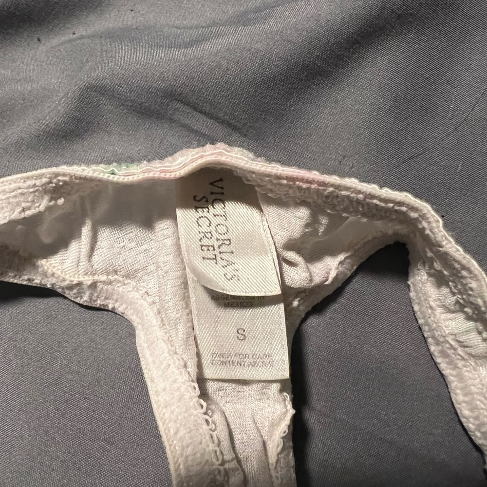 Vintage VS Victoria’s Secret second skin thong 90’s - Picture 4 of 4